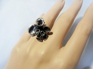Hannu Ikonen Valo Koru Finland 925 zilveren silver ring 1976 Reindeermos Rendiermos bekertjesmos vintage modernist designer Scandinavian 1.JPG