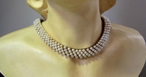 Immitation pearl choker necklace vintage immitatie parel collier ketting gold tone metal goudkleurig metaal costume jewelry 1950s 50er jaren designer 1.JPG