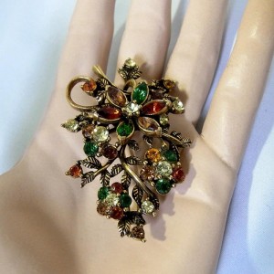 Coro Amerika grote broche goudkleur met veel strass rhinestones costume jewelry old designer  6.JPG