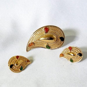Avon vintage sieraden set broche clip oorbellen brooch earrings chic chique designer enamel emaille gold tone goudkleurig 1.JPG