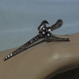 Indonesische Indonesian Djokja 800 silver zilveren kris broche kris in schede dagger brooch 1920s -1930s Dutch colonial era old antique 2.JPG
