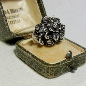 Roosring zilver zware heavy domed vintage old antwique sterling 925 silver ring with roses 3.JPG