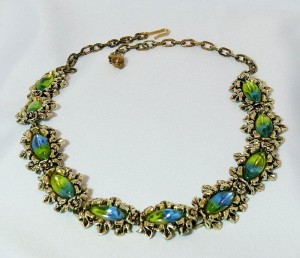 Vintage costume goldtone Art Deco blue green glass stone necklace b.JPG