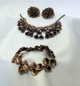 Hannu Ikonen finland bracelet necklace earrings parure armband collier oorbellen vintage modernist bronze brons bekertjes mos reindeer 1.JPG