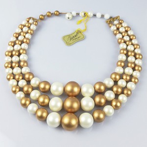 Garne Amerika America three strand Costume necklace parels pearks vintage designer 1.jpg