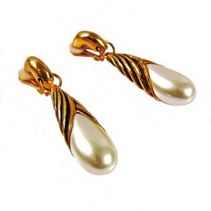 Emanuel Ungaro Paris vintage 1990s drop pearl clip earings gold plated hang oorbellen parel original pouch 90er jaren designer Pefume Parfum 7.JPG