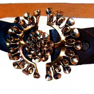 Hannu Ikonen Finland Finse vintage modernist buckle leather belt leren riem gesp Reindeer Moss Rendiermos Bekertjesmos designer Scandinavian Scandinavische 5a.jpg
