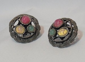 Big grote Vintage Costume Christian Dior Grosse clip oorbellen earrings met 3 verschillende kleuren stenen 1970 a.JPG