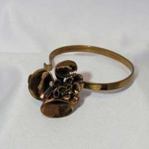 Modernist Vintage Hannu Ikonen Finland brass bronzen brons designer bracelet armband reindeermoss bekertjesmos rendiemos a.JPG