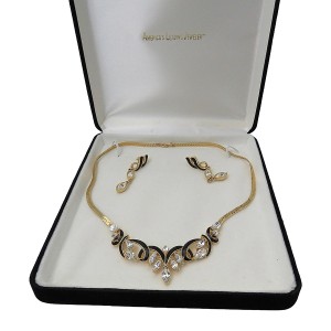 Trifari vintage necklace set sieraden necklace stud earrings collier ketting oorbellen America Amerika 70er jaren costume jewelry 1970s original box originele doos designer 10.JPG