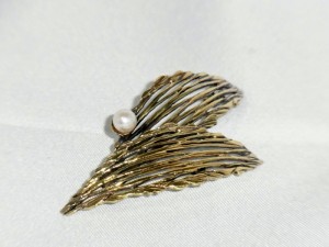 K_en_L Kordes _en_ Lichtenfels Pforzheim vermeil 835 gold over silver real pearl brooch goud over zilveren broche met echte parel sixties 60er jaren vintage costume d.JPG