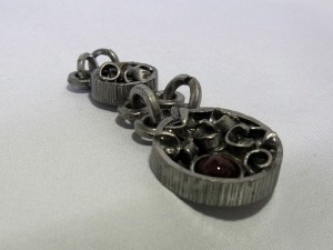 Lysgards Design Tin 15 Made in Denmark Pewter pendant hanger met rood bruine cabochon red-brown Modernist Scandinavian Designer Mid Century d.JPG